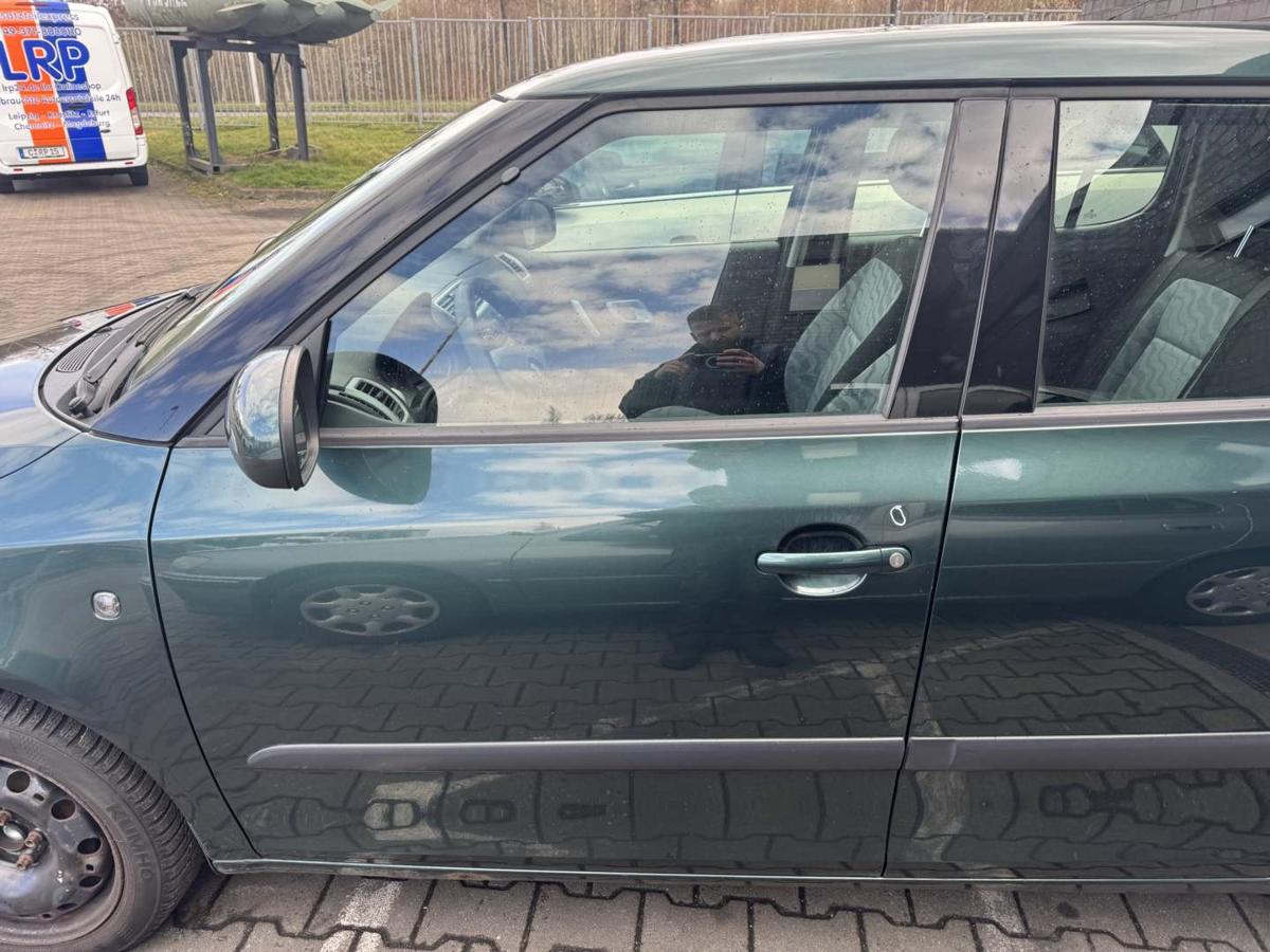 Skoda Fabia 2 original T&uuml;r vorn links LF6K Highland Gr&uuml;n Rohbau Bj.2008